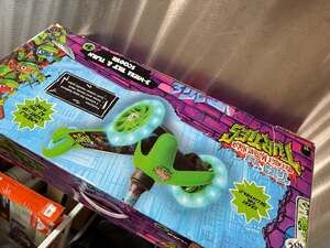Tales of the Teenage Mutant Ninja Turtles 3-Wheel Tilt & Turn Scooter with Light